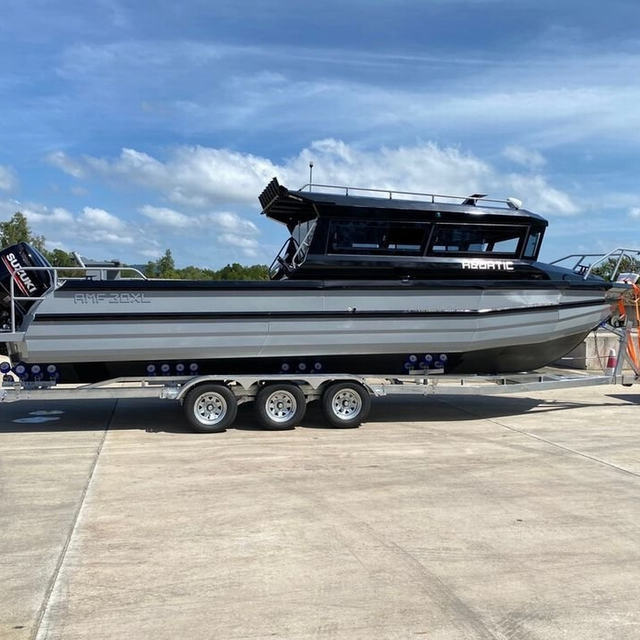 9m V Hull And Pontoon Cuddy Cabin Luxury Yacht Aluminium Fishing Boat